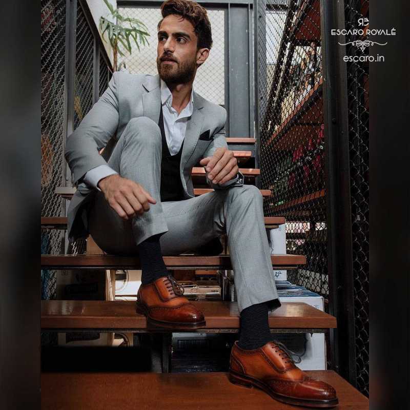 Tessio Dual-Shade Burnished Tan Wingtip Brogues - Escaro Royale