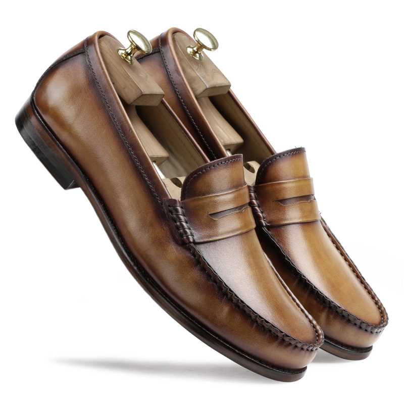 The Elinor Loafer in Tan - Escaro Royale